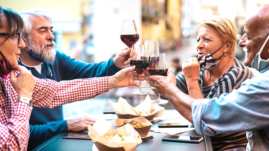 3 Benefits of Outdoor Restaurant Seating