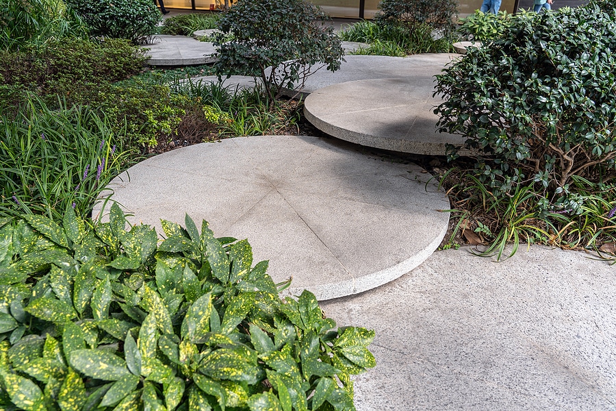 How To Incorporate Concrete Stepping Stones Into Your Garden